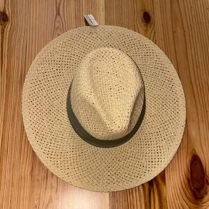 Stylish Straw Sun Hat with Green Band